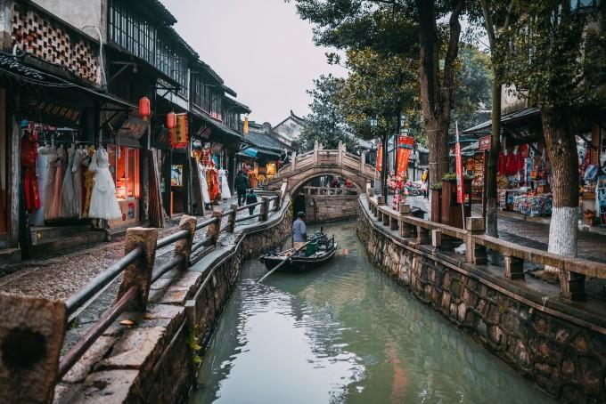 逃离春雨下的房子
